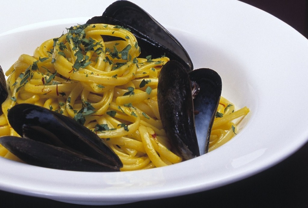 Culinary Thymes Pasta with Saffron & Mussels