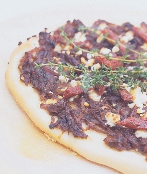 caramelized onion/sundried tomato pizza