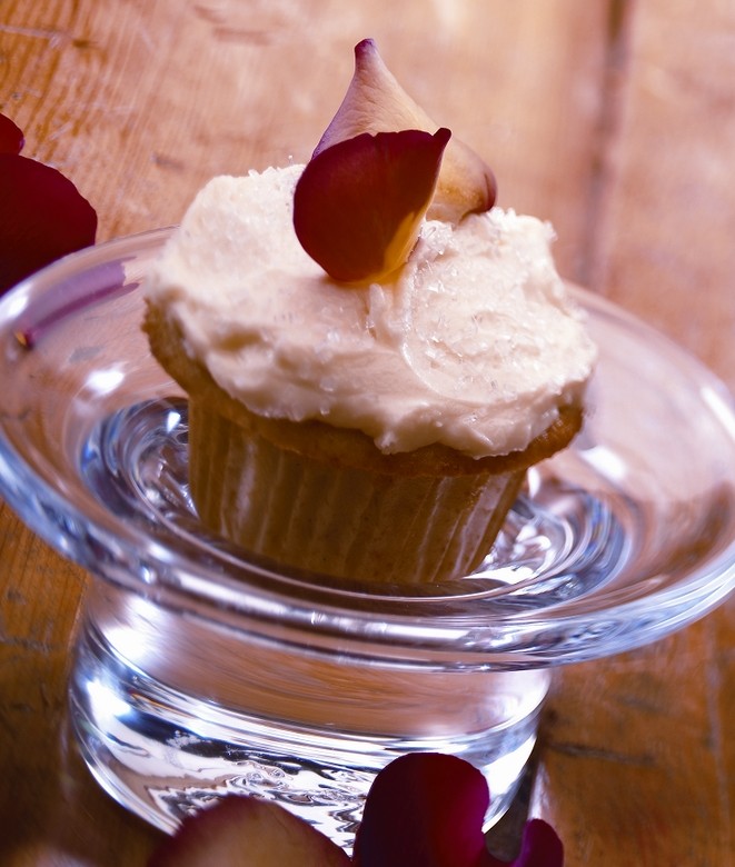 Double Vanilla Cupcakes with Cream Cheese Frosting